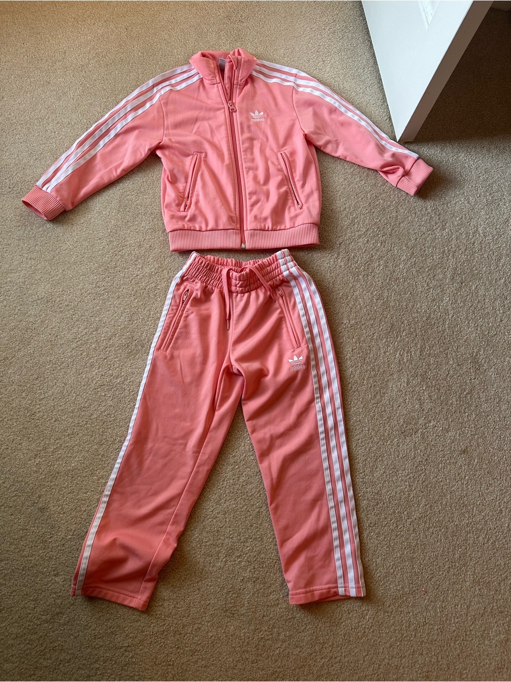 adidas Coral Pink Trefoil Jacket Interior Detail, girls size 5-6, barely worn